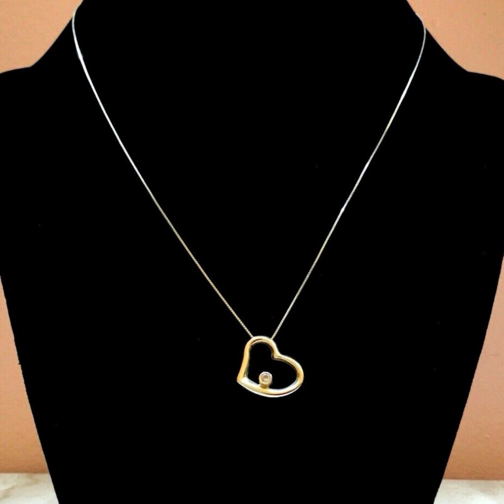 Classic Heart Pendant Necklace in 14k gold